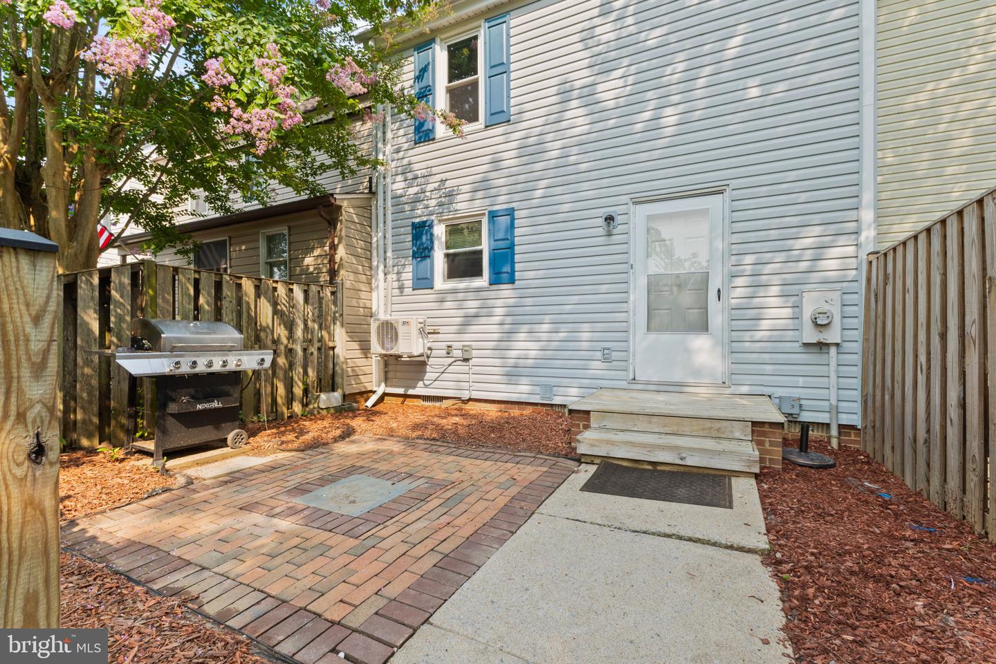 8474 Emerald Ln Property Photo 4