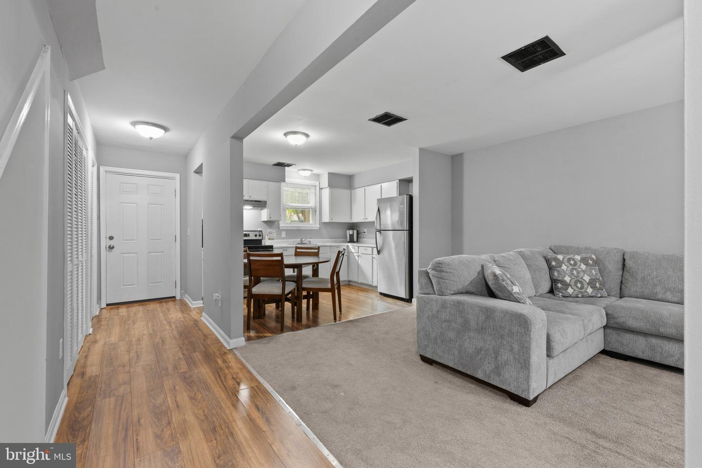 8474 Emerald Ln Property Photo 5