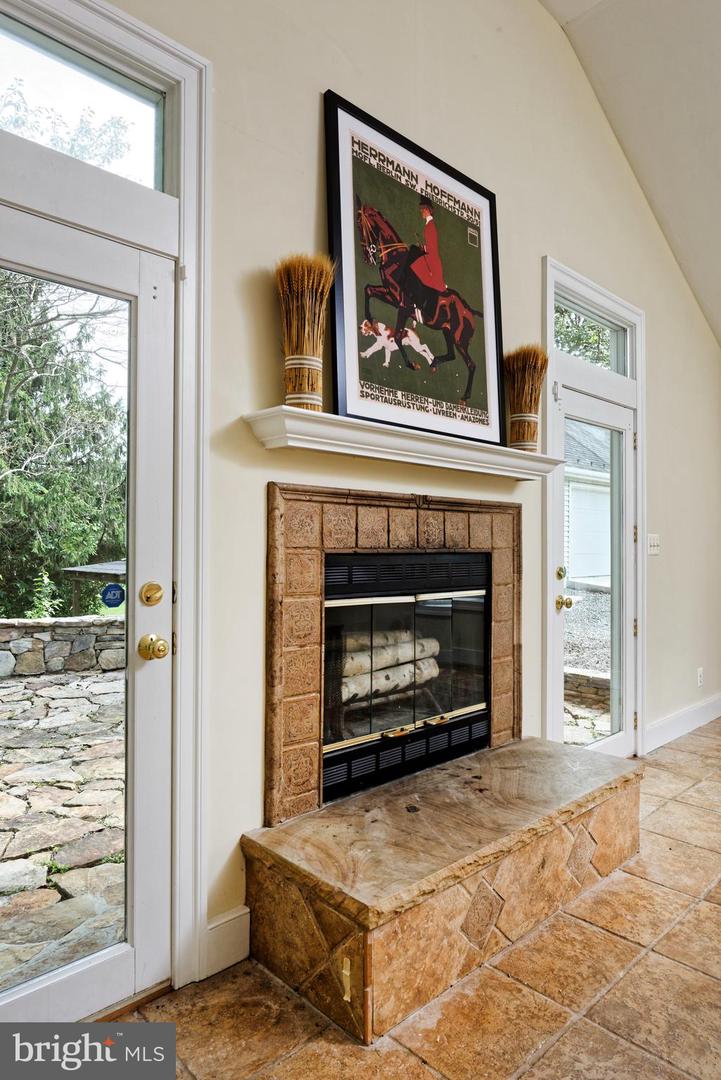 7296 Rectors Ln Property Photo 13