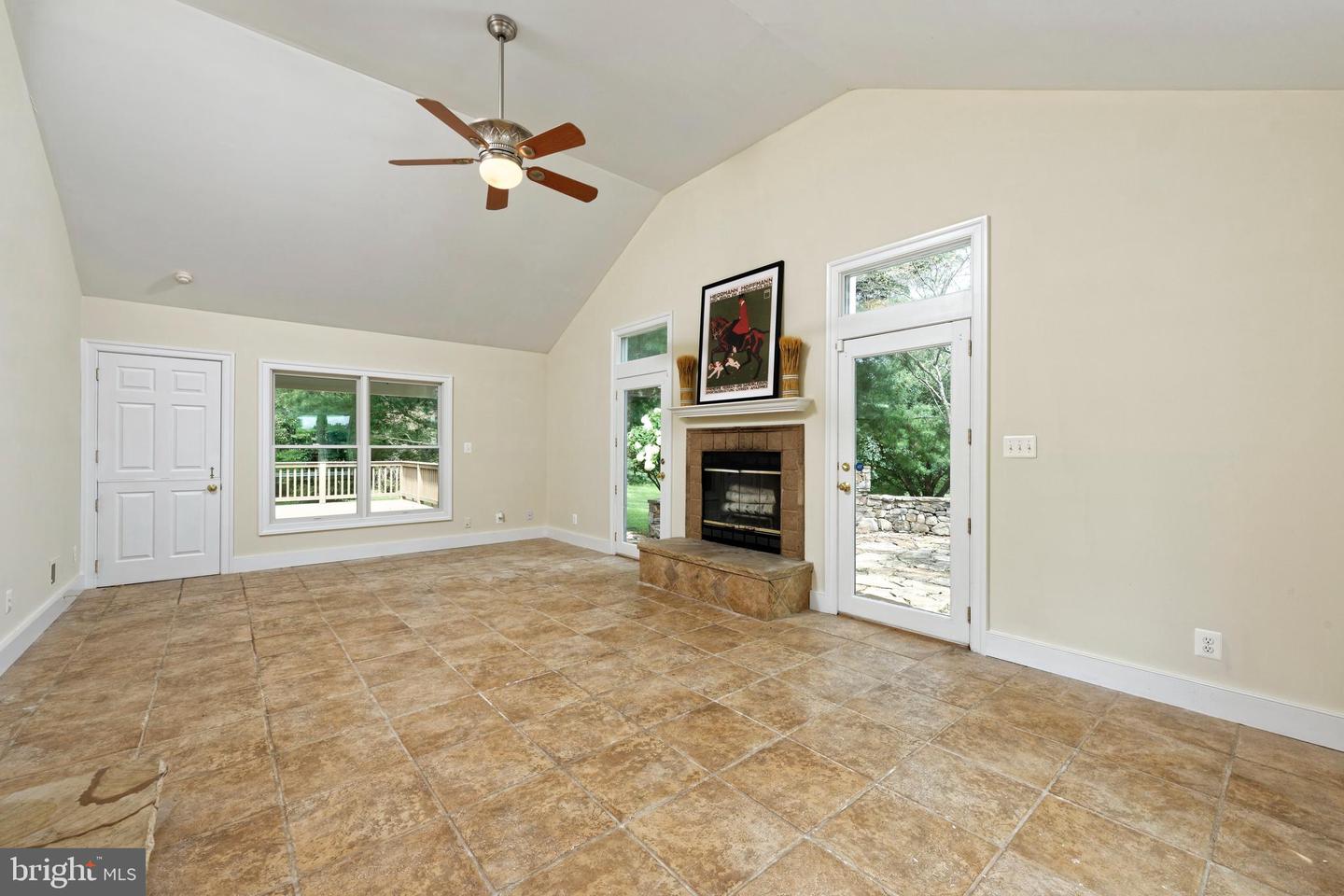 7296 Rectors Ln Property Photo 14