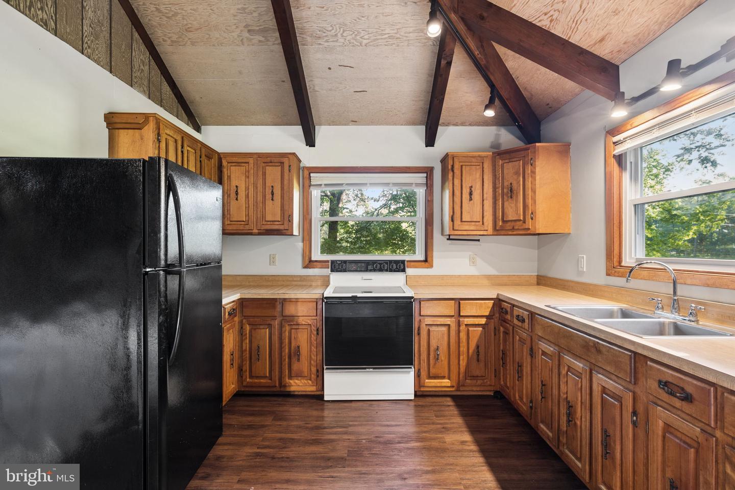 8297 Squires Ln Property Photo 8