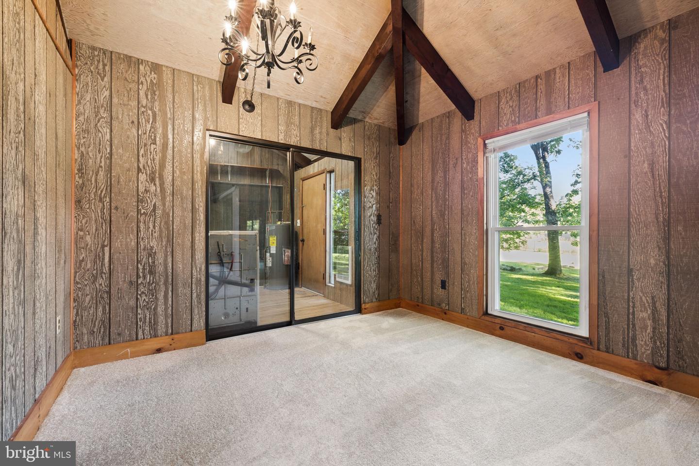 8297 Squires Ln Property Photo 12