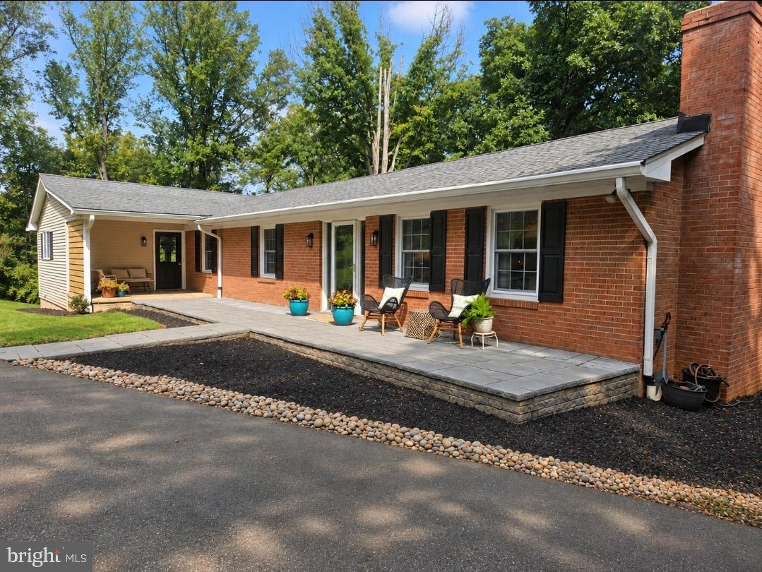 5290 Hillside Dr Property Photo 1