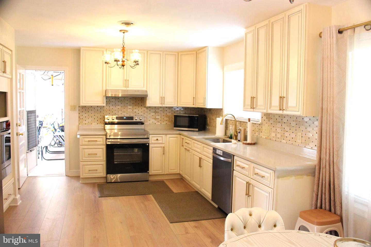 7787 Greenwich Rd Property Photo 6