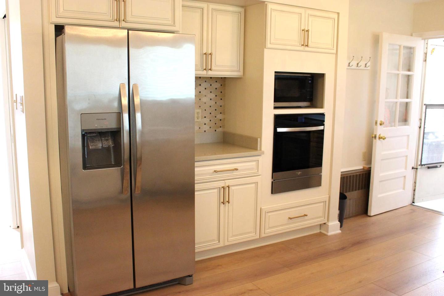7787 Greenwich Rd Property Photo 9
