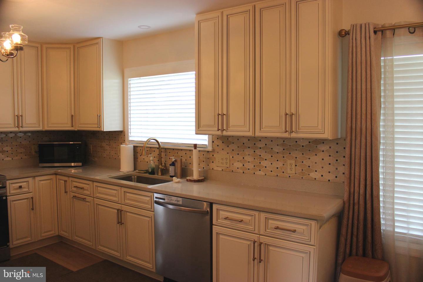 7787 Greenwich Rd Property Photo 11