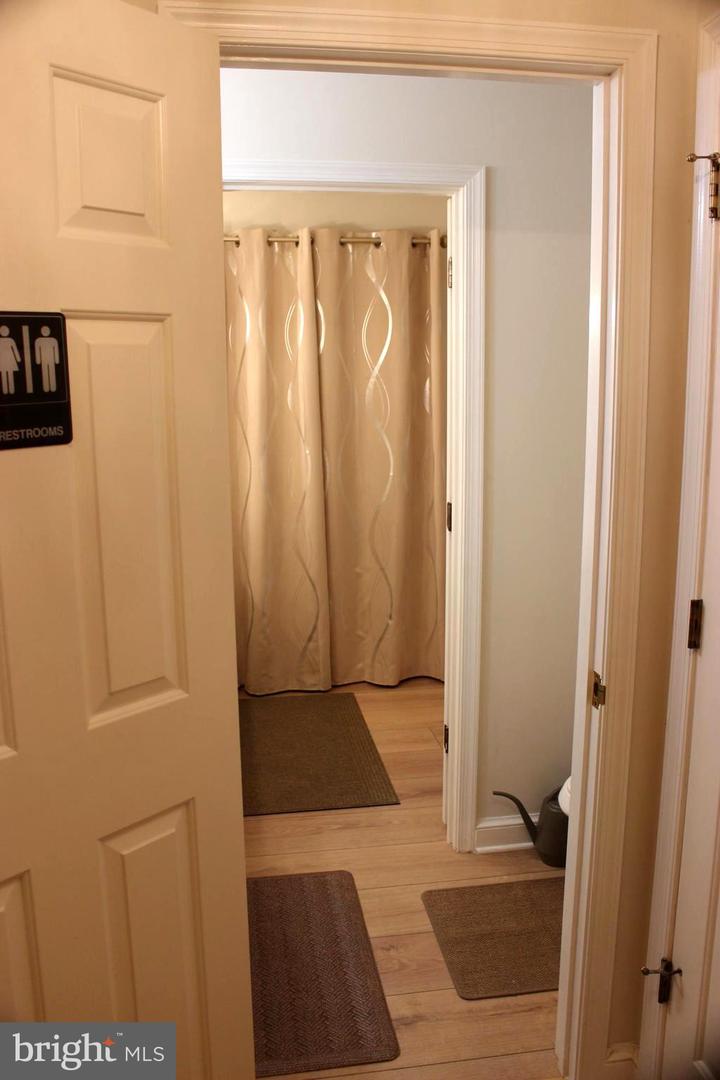7787 Greenwich Rd Property Photo 30