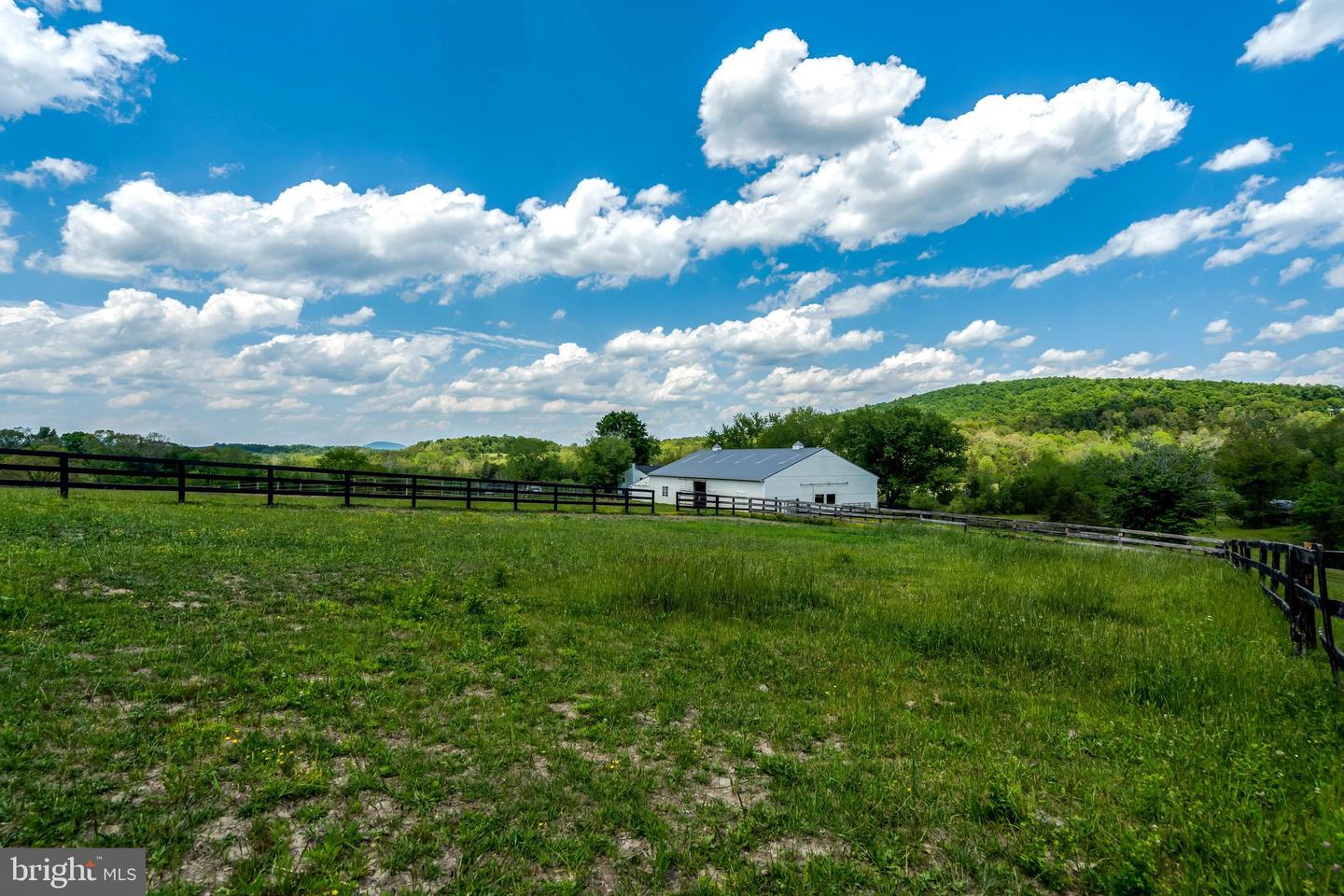 9253 Cliff Mills Rd #horse Facility Property Photo 1