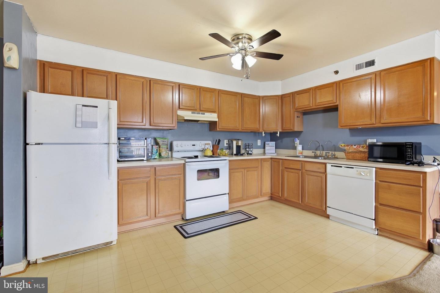 6403 Schoolhouse Rd #j Property Photo 1