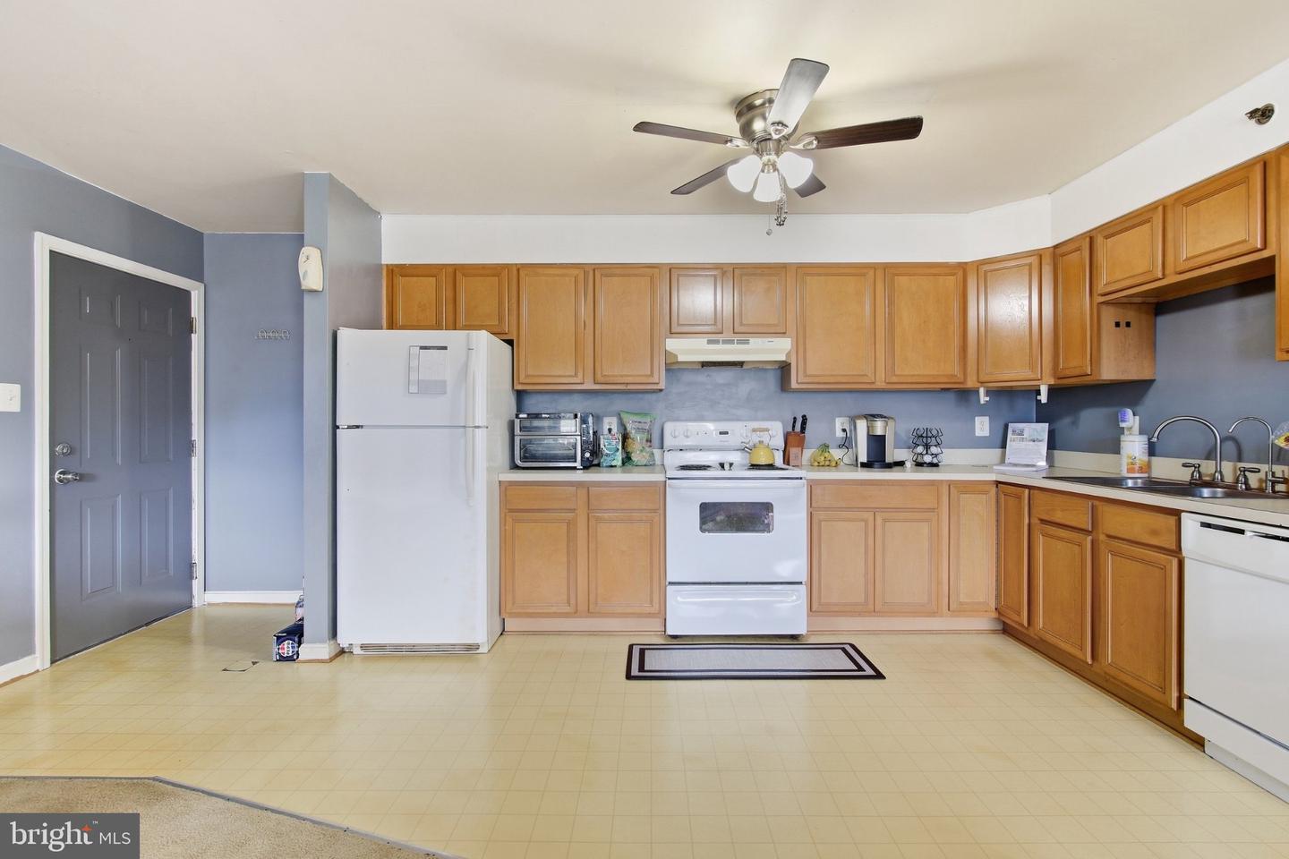 6403 Schoolhouse Rd #j Property Photo 4