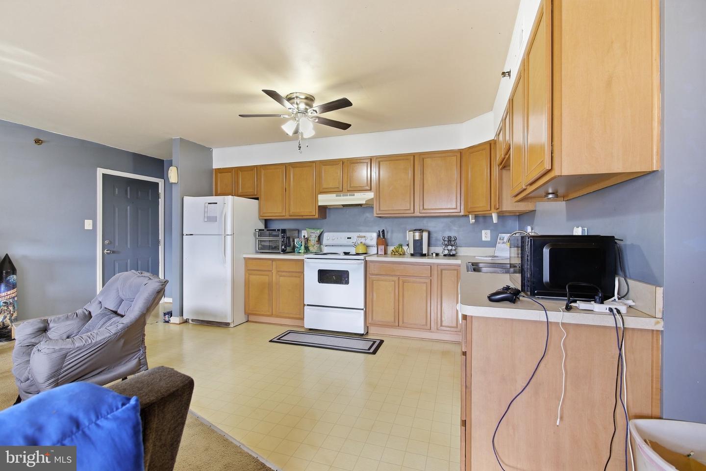 6403 Schoolhouse Rd #j Property Photo 5