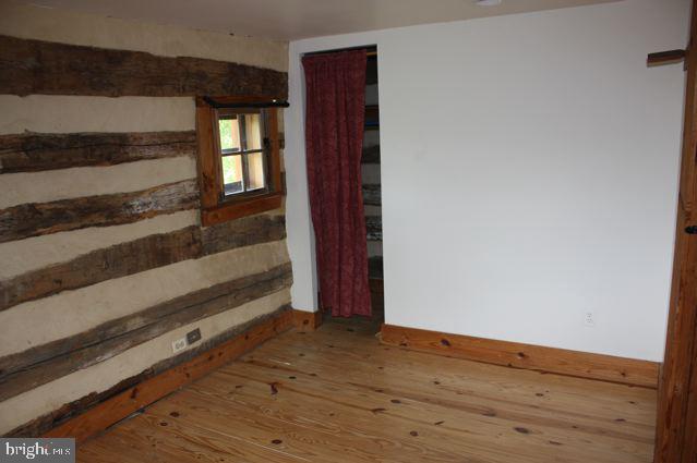 12498 Crest Hill Rd Property Photo 4