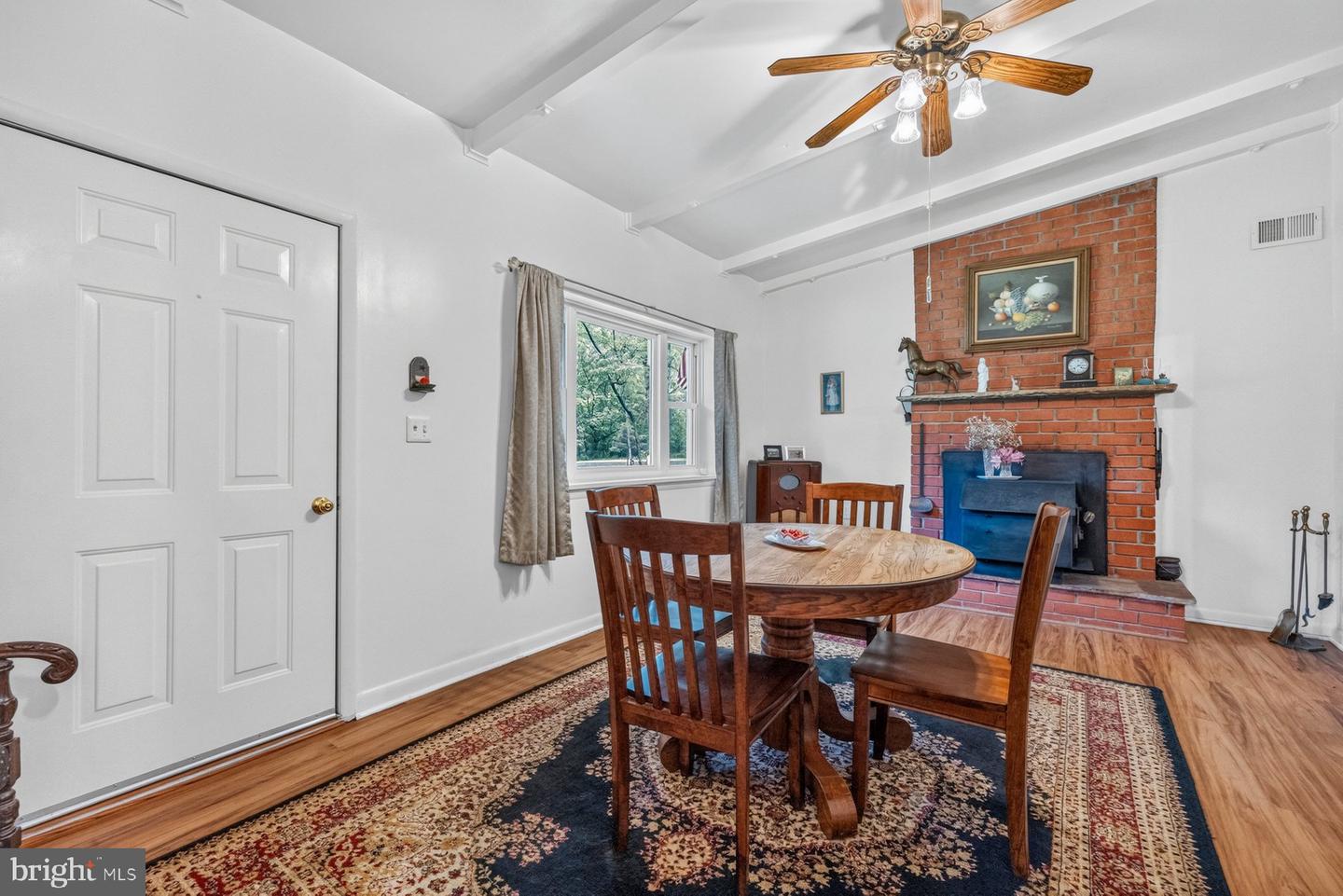 9383 Rogues Rd Property Photo 6