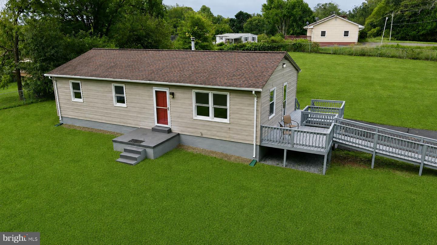 9787 Lees Mill Rd Property Photo 1