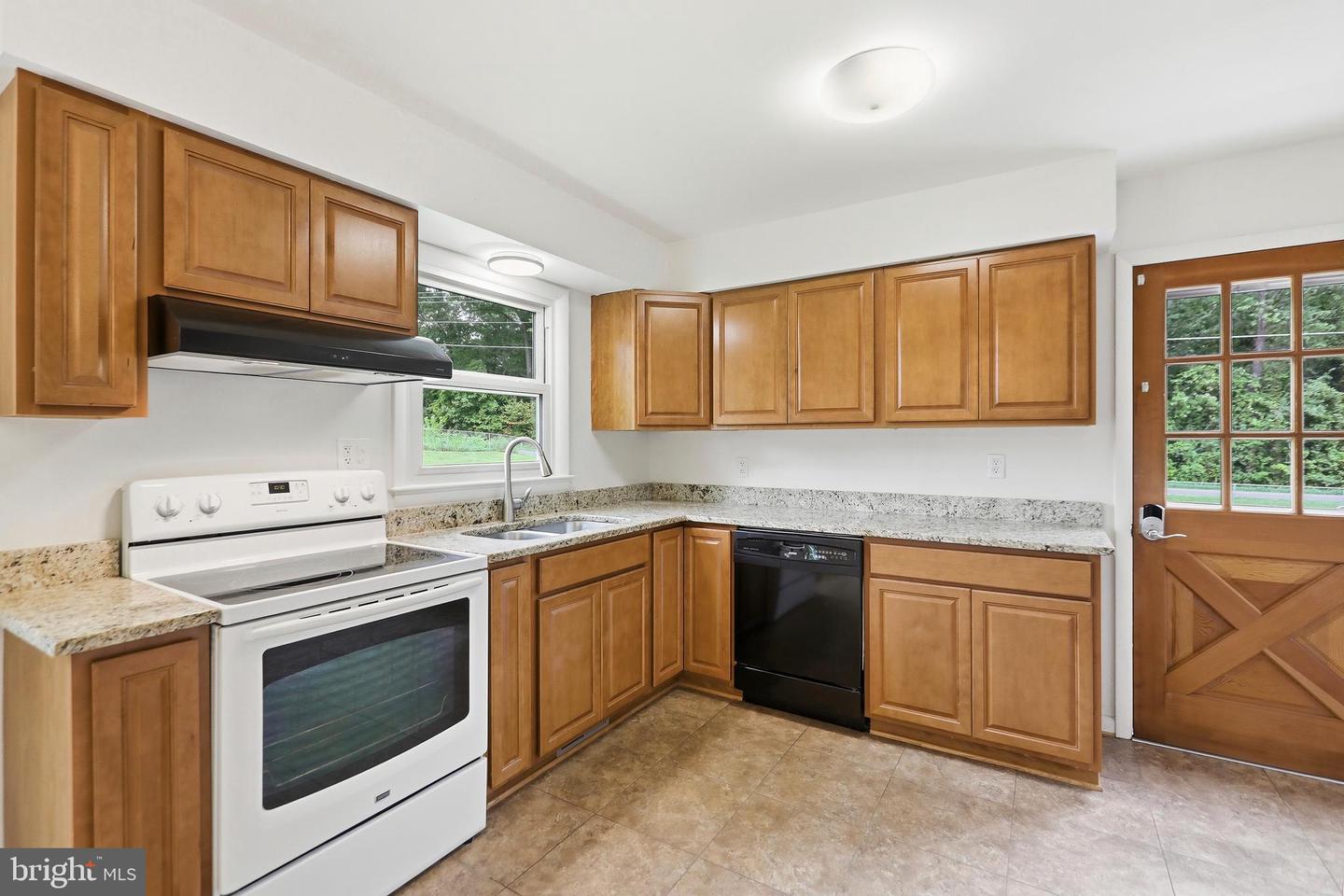 9787 Lees Mill Rd Property Photo 15