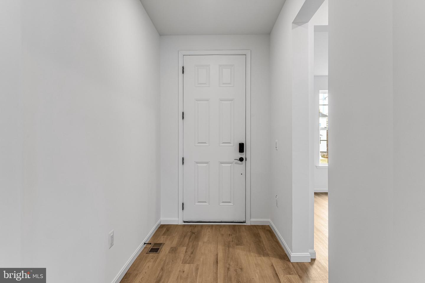 1079 Winter Pl Property Photo 3