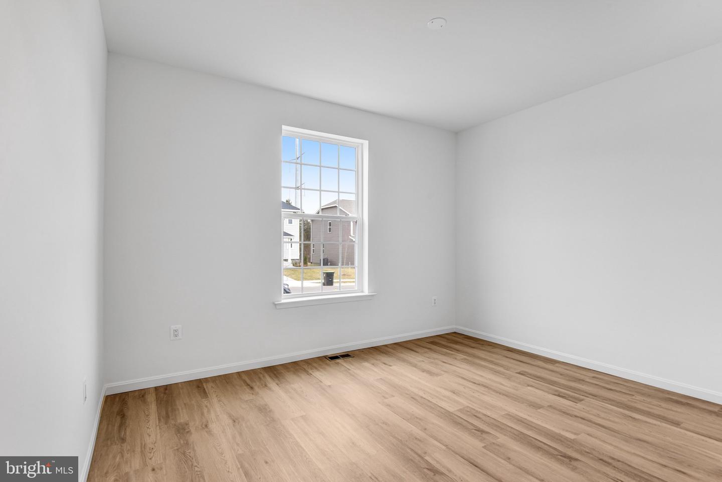1079 Winter Pl Property Photo 4