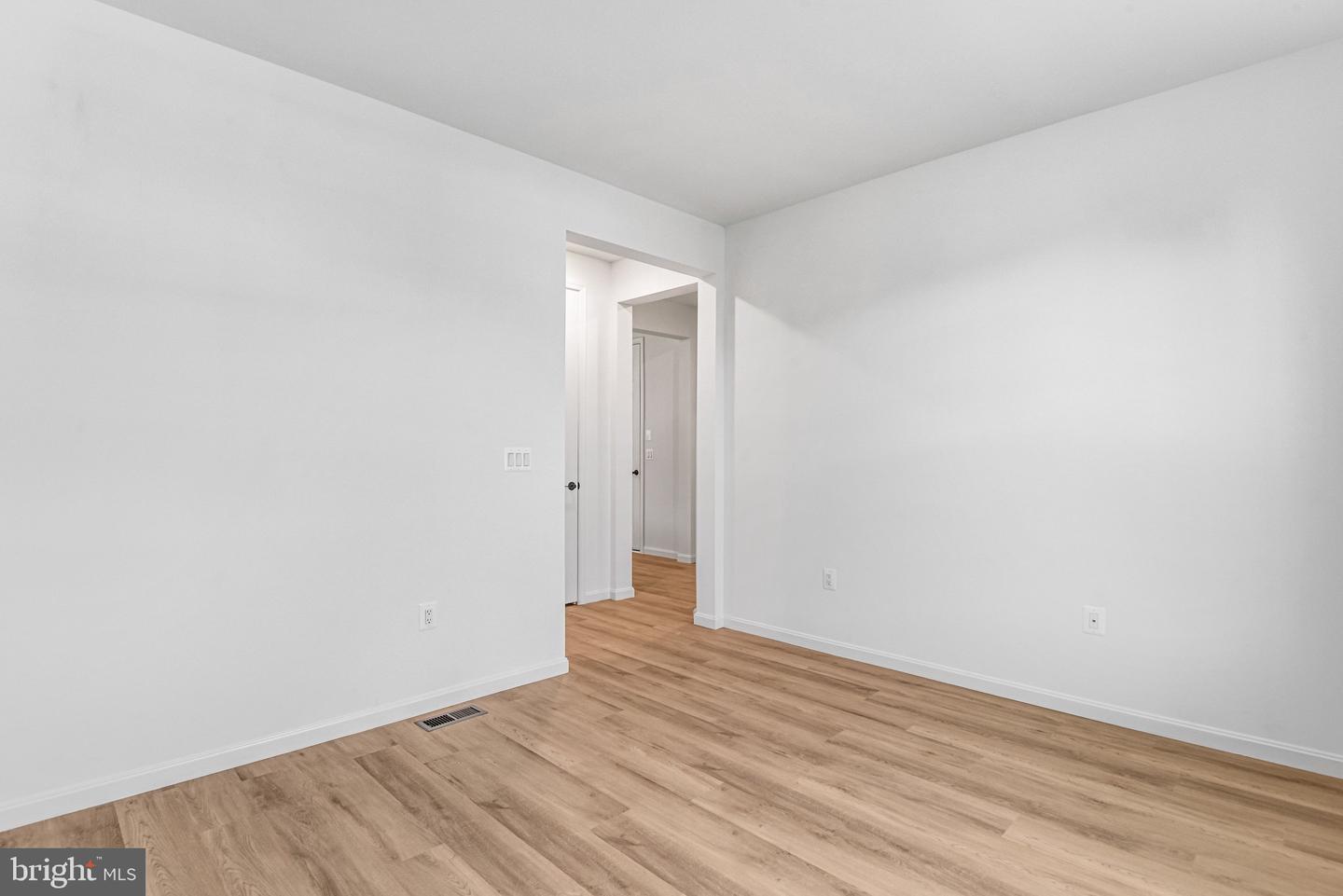 1079 Winter Pl Property Photo 5