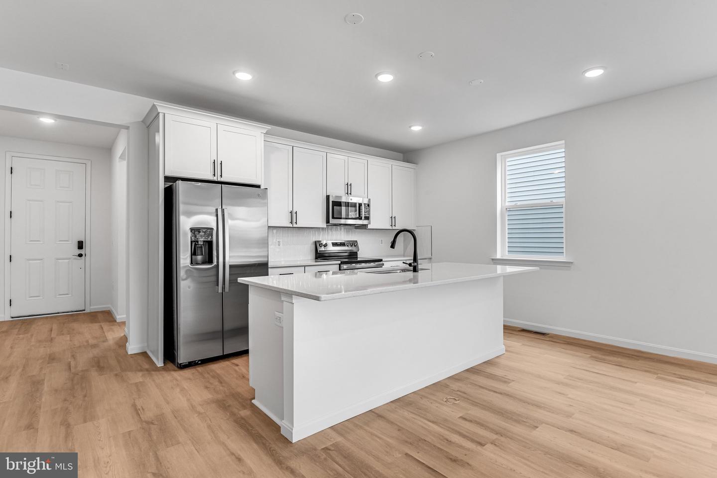 1079 Winter Pl Property Photo 6