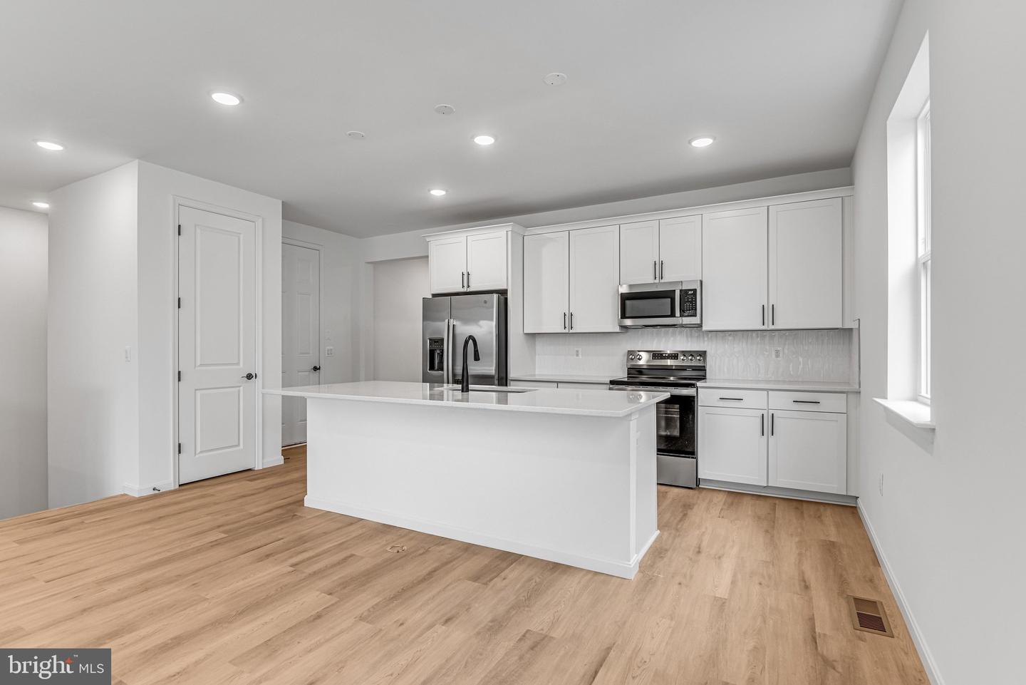 1079 Winter Pl Property Photo 7