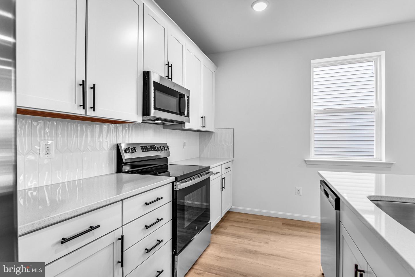 1079 Winter Pl Property Photo 8