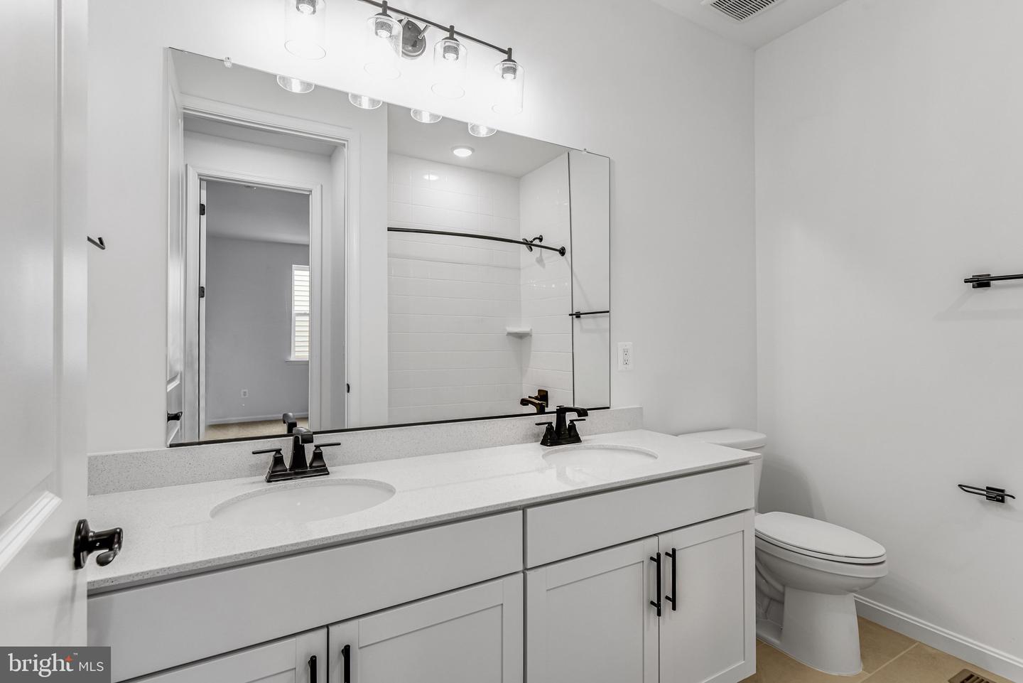 1079 Winter Pl Property Photo 16