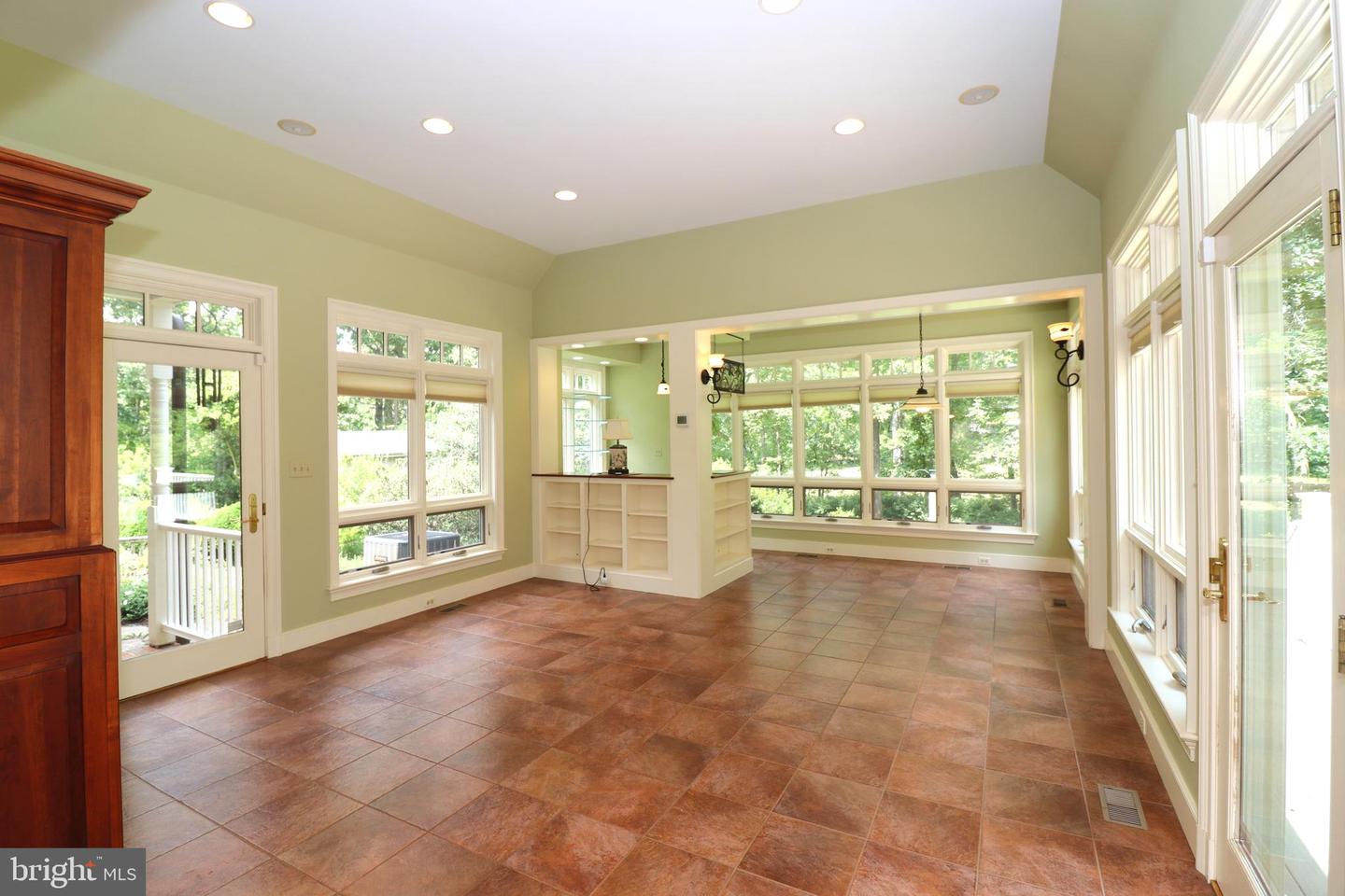 8000 Springhope Dr Property Photo 28