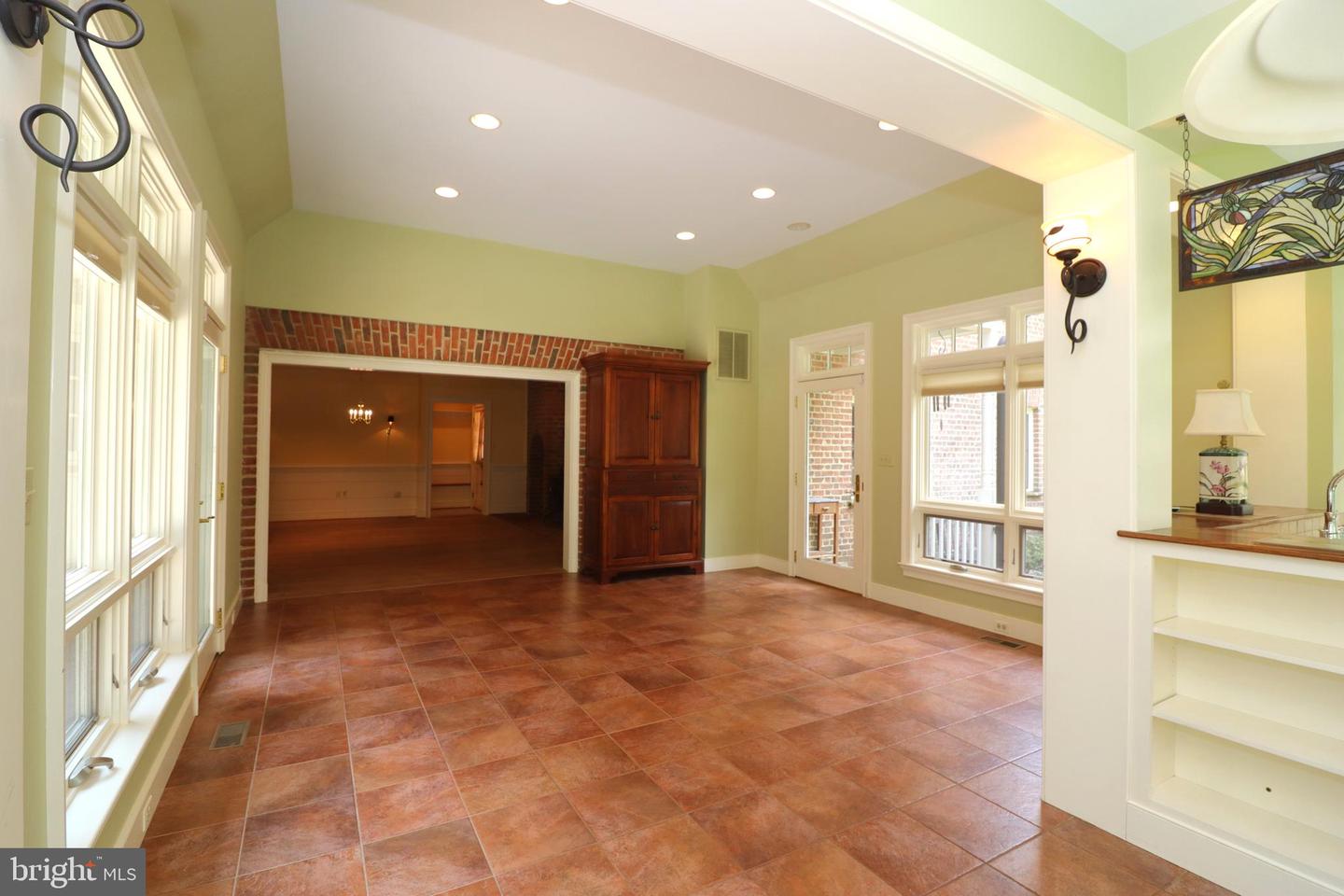 8000 Springhope Dr Property Photo 32
