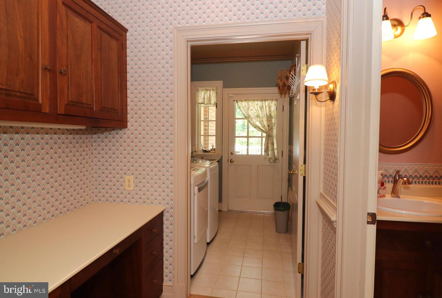 8000 Springhope Dr Property Photo 37