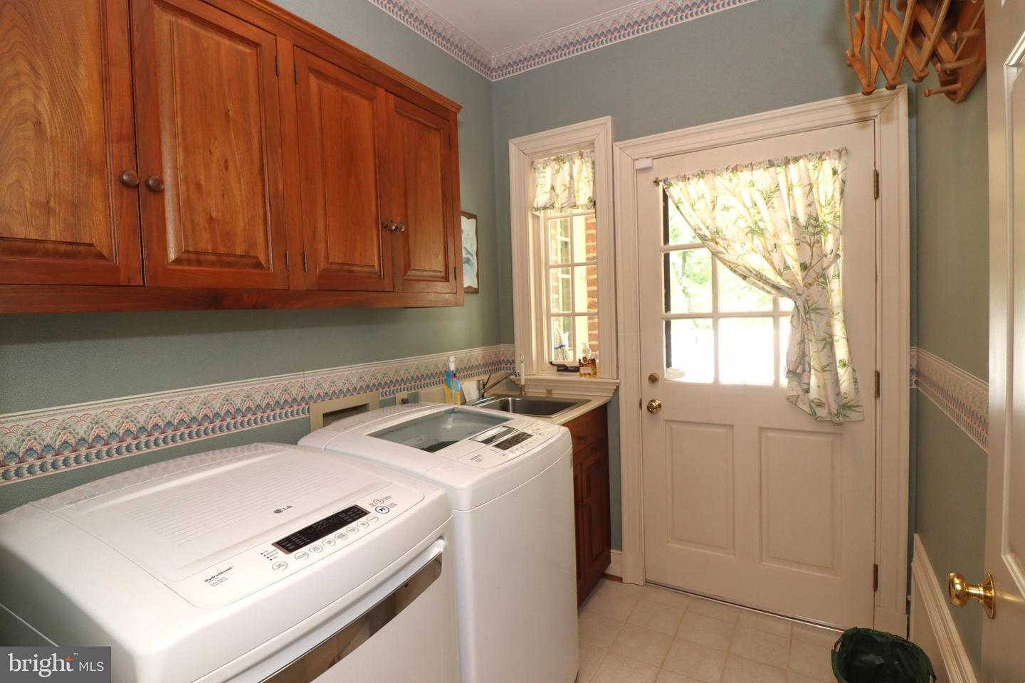 8000 Springhope Dr Property Photo 38