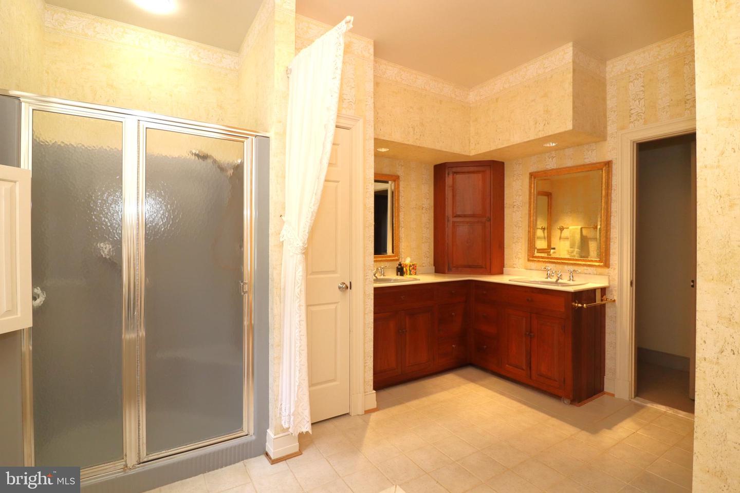 8000 Springhope Dr Property Photo 45