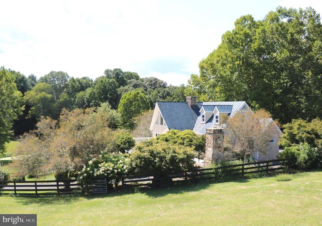 9078 KNOLL RUN LN Property Photo 1