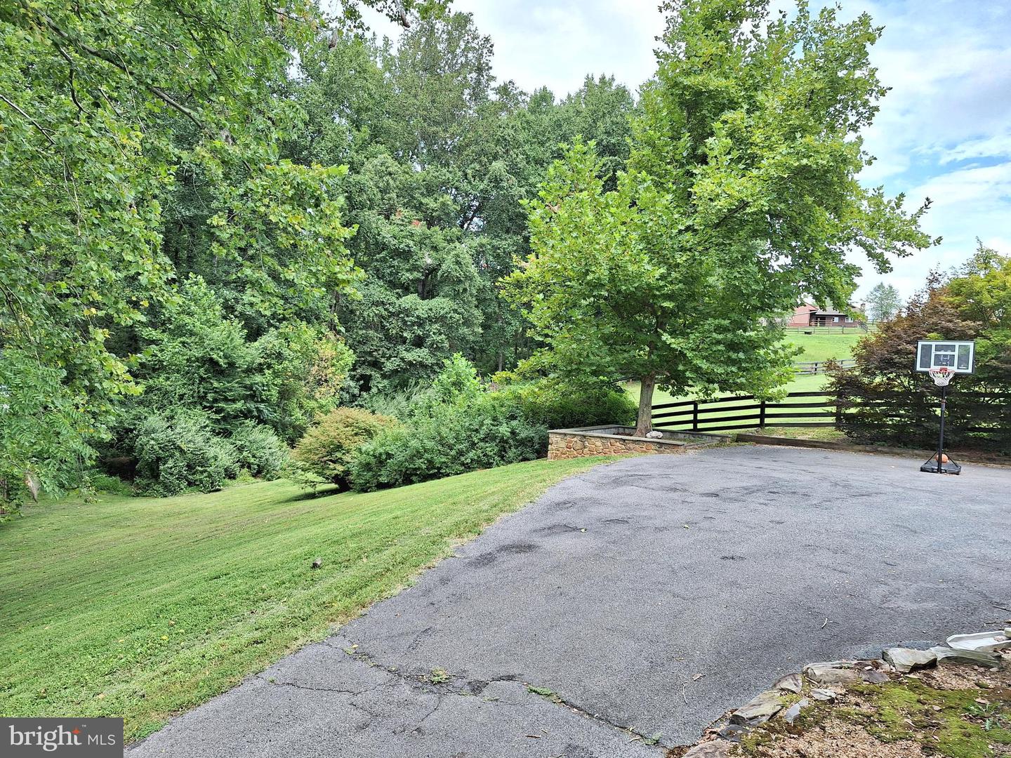 9078 Knoll Run Ln Property Photo 56
