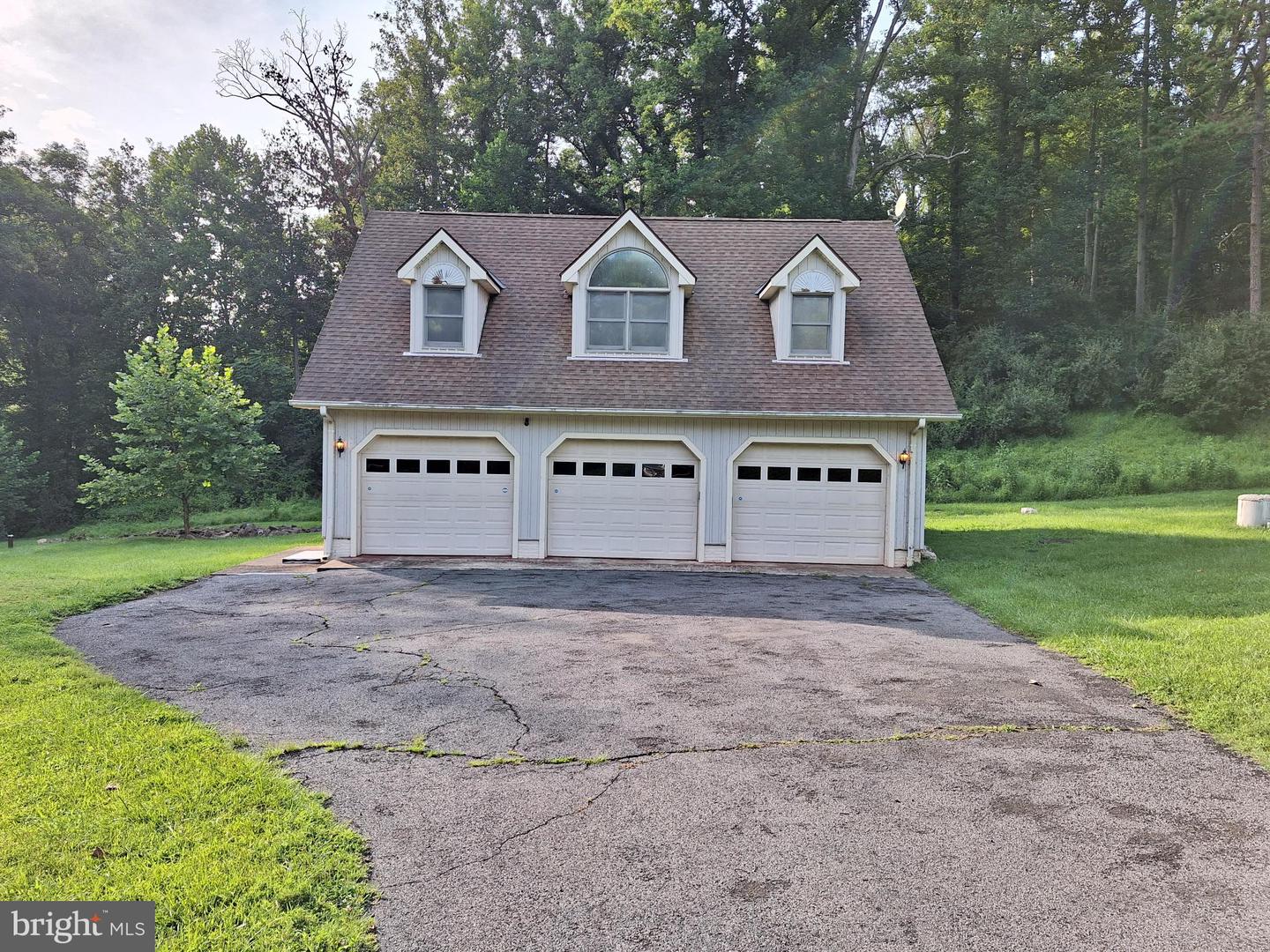 9078 Knoll Run Ln Property Photo 3