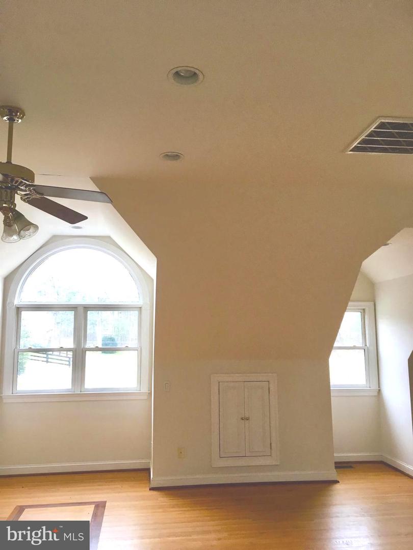 9078 Knoll Run Ln Property Photo 7