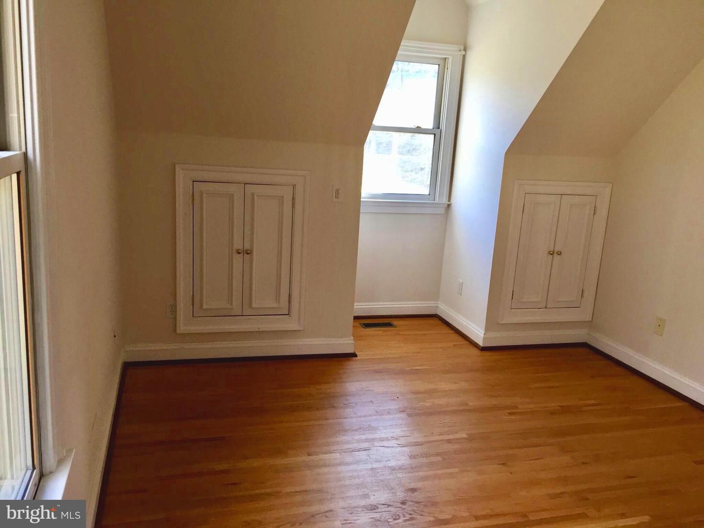 9078 Knoll Run Ln Property Photo 8
