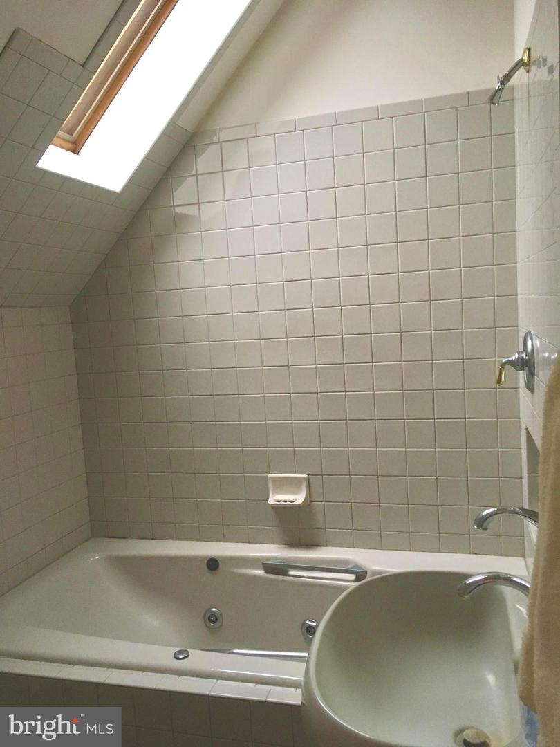 9078 Knoll Run Ln Property Photo 13