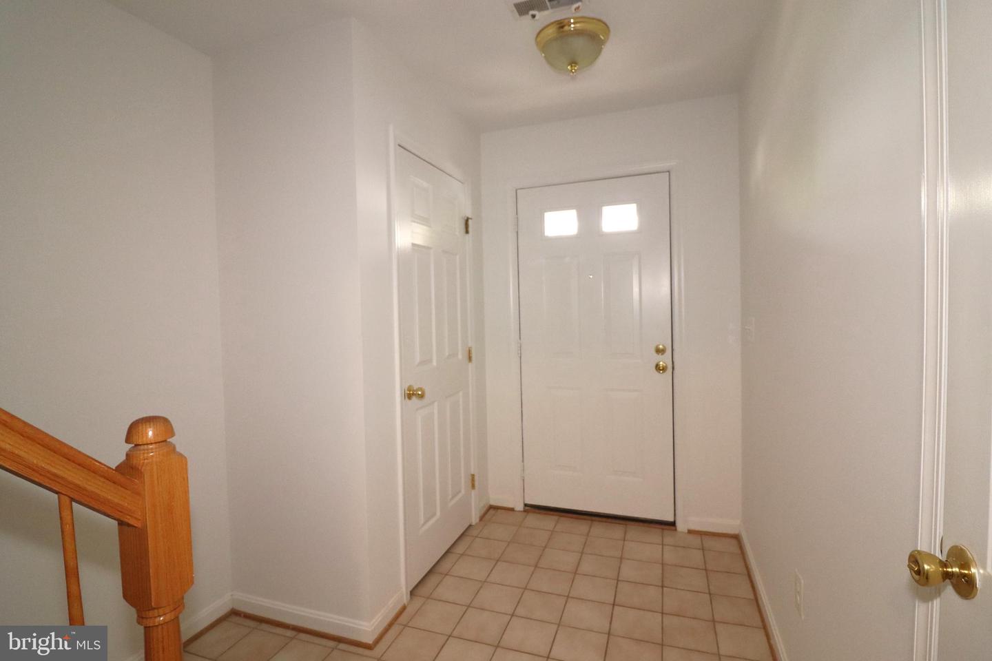 52 Quarterpole Ct Property Photo 3