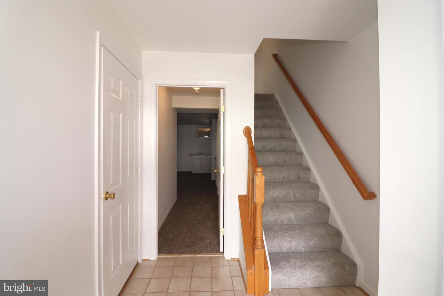 52 Quarterpole Ct Property Photo 4