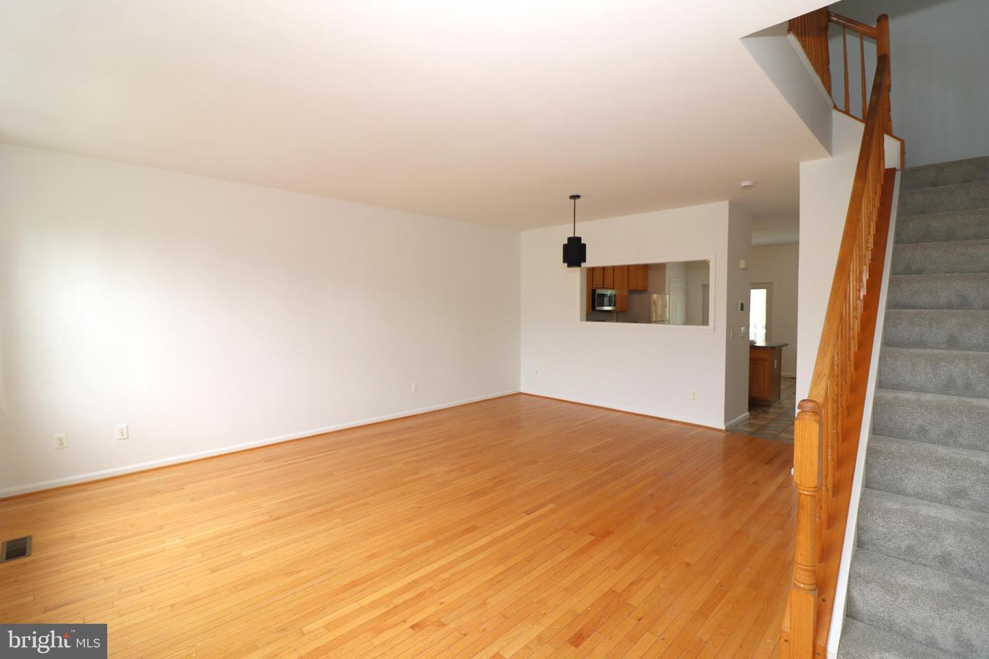 52 Quarterpole Ct Property Photo 5