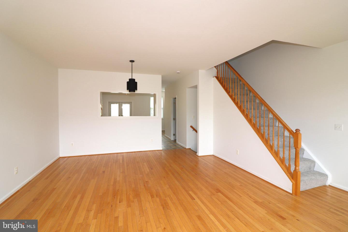 52 Quarterpole Ct Property Photo 6