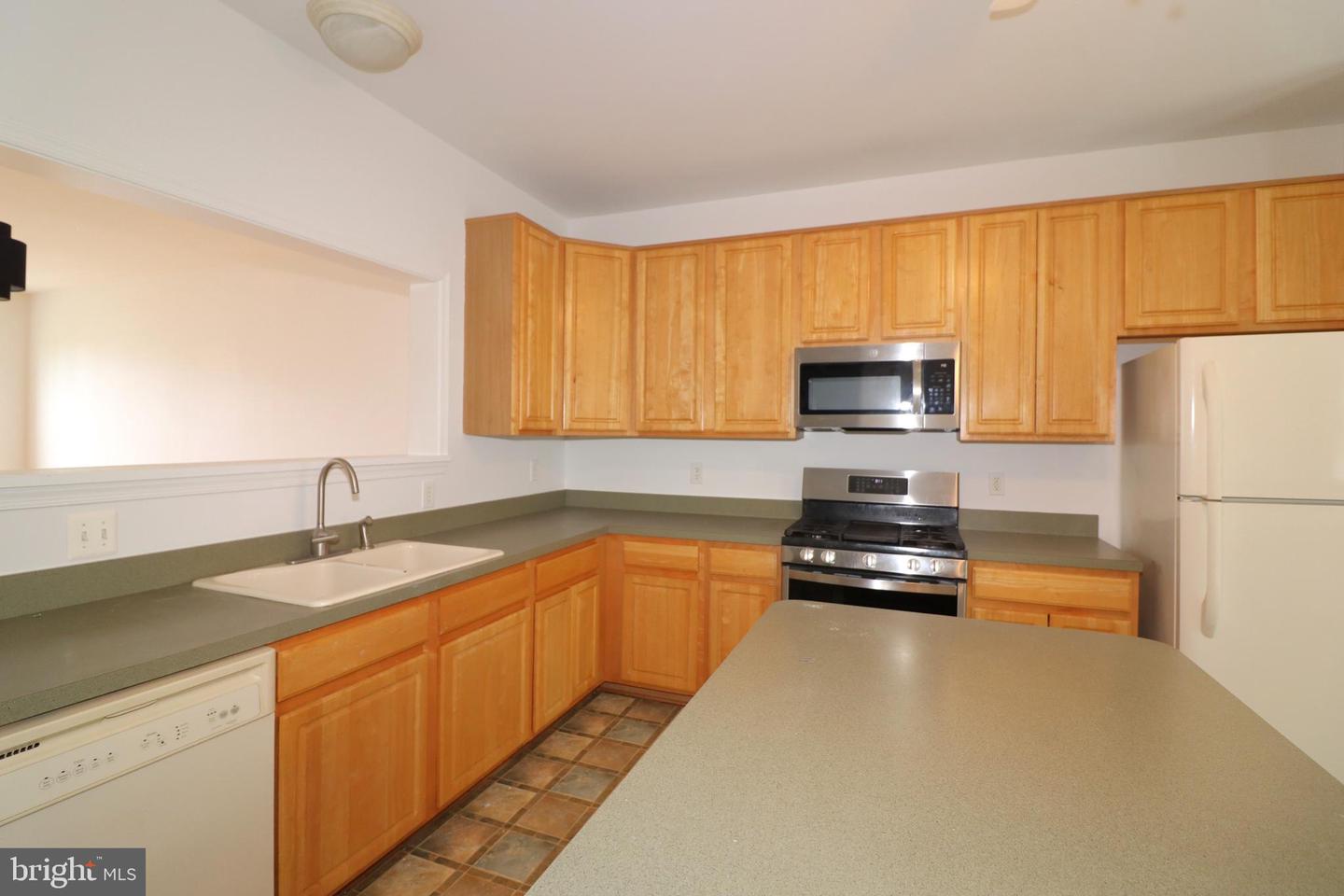 52 Quarterpole Ct Property Photo 9