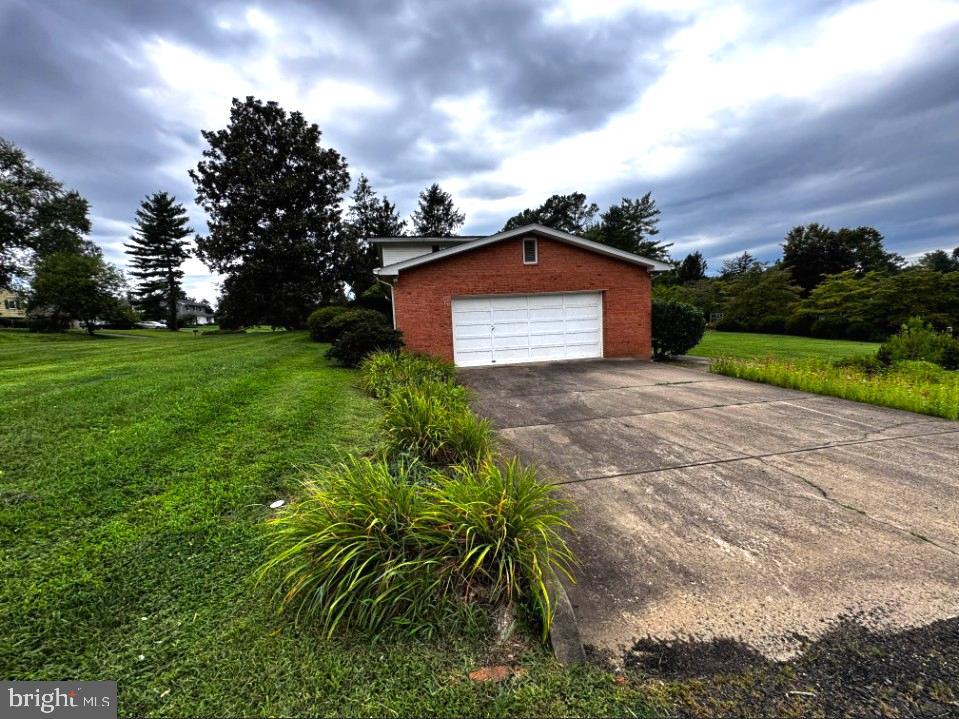 7260 Mosby Dr Property Photo 4