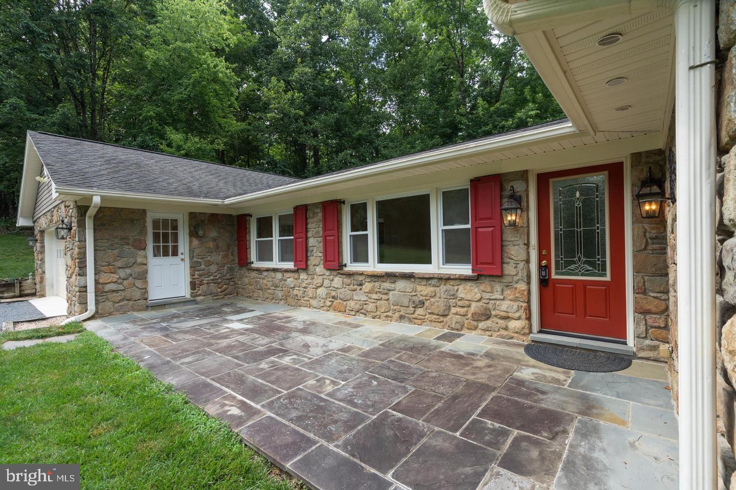 9808 Timber Hts Property Photo 4