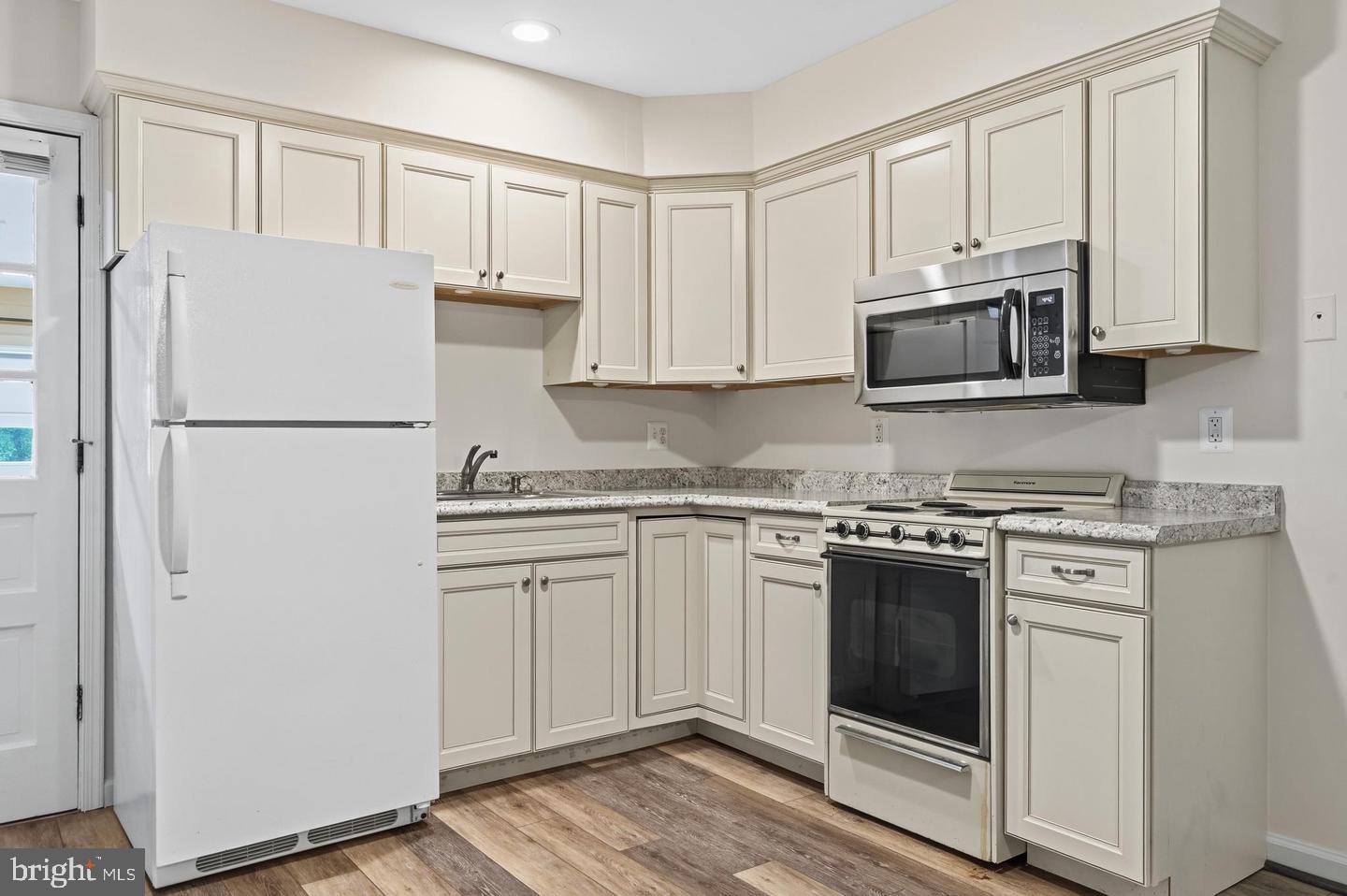 9808 Timber Hts Property Photo 43
