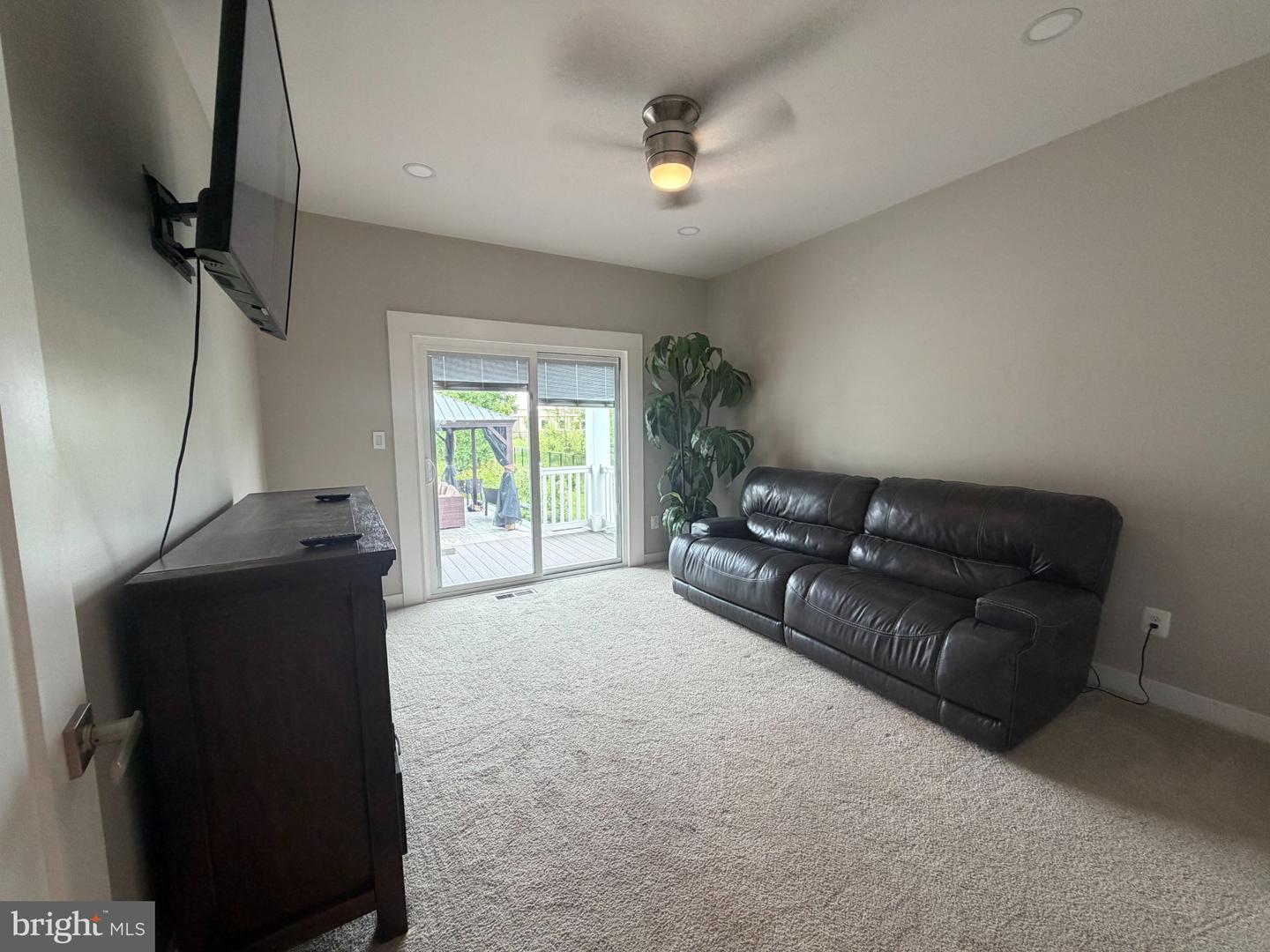 9812 Thoroughbred Rd Property Photo 8