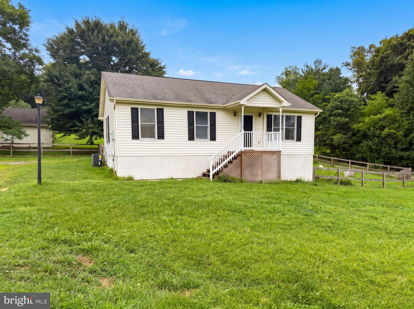 8749 Christopher Property Photo 1