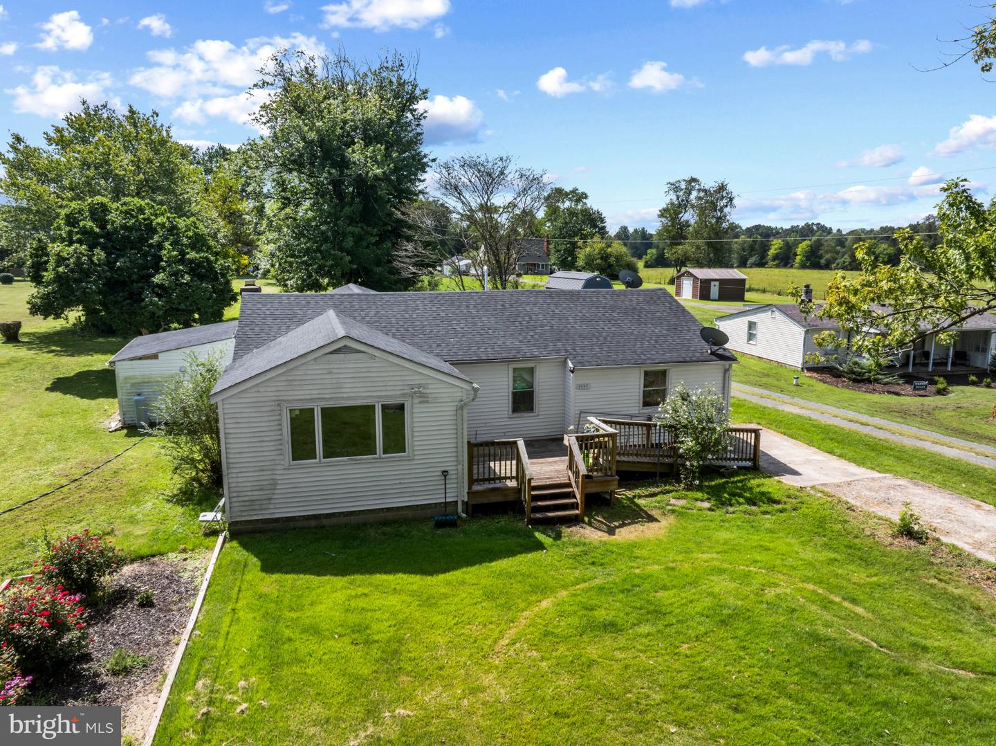 5533 BEACH Property Photo 1