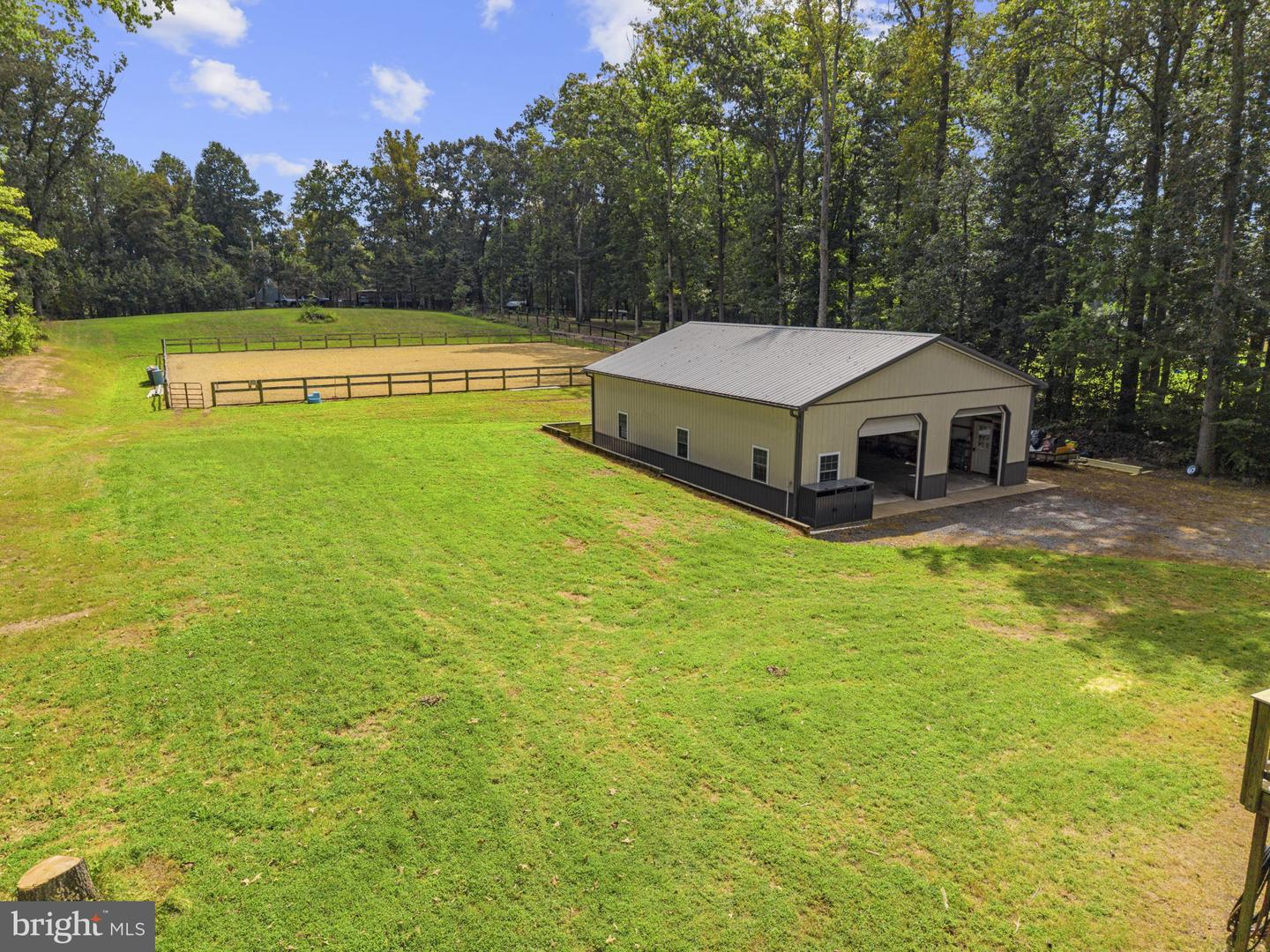 5483 Beach Rd Property Photo 4