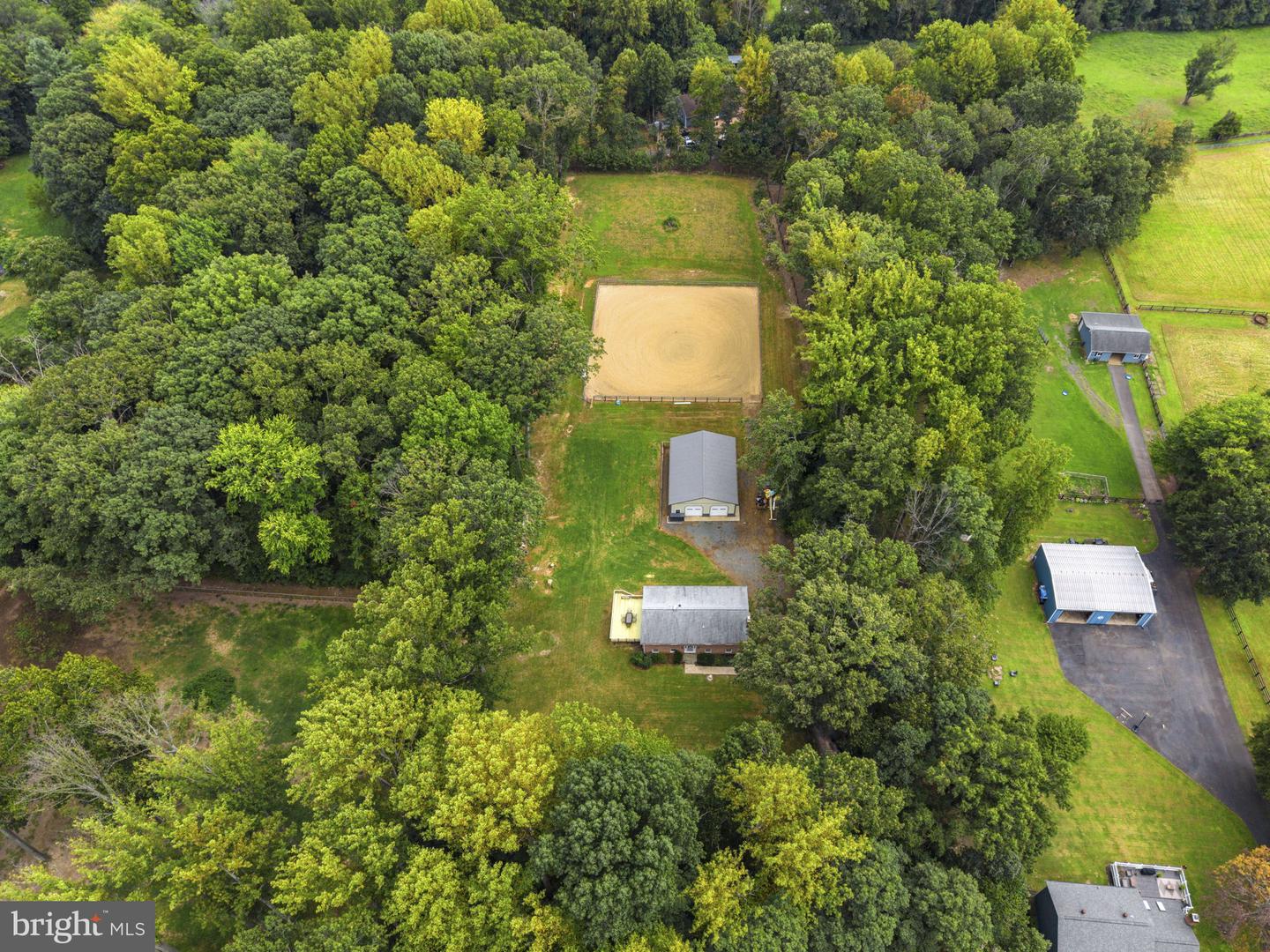 5483 Beach Rd Property Photo 6
